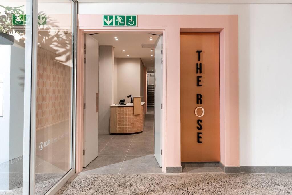 The Rose 604: Central Studio With Rooftop Pool Le Cap Extérieur photo